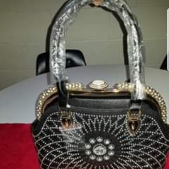 NEW Beautiful  PURSE - Picture 1 of 1